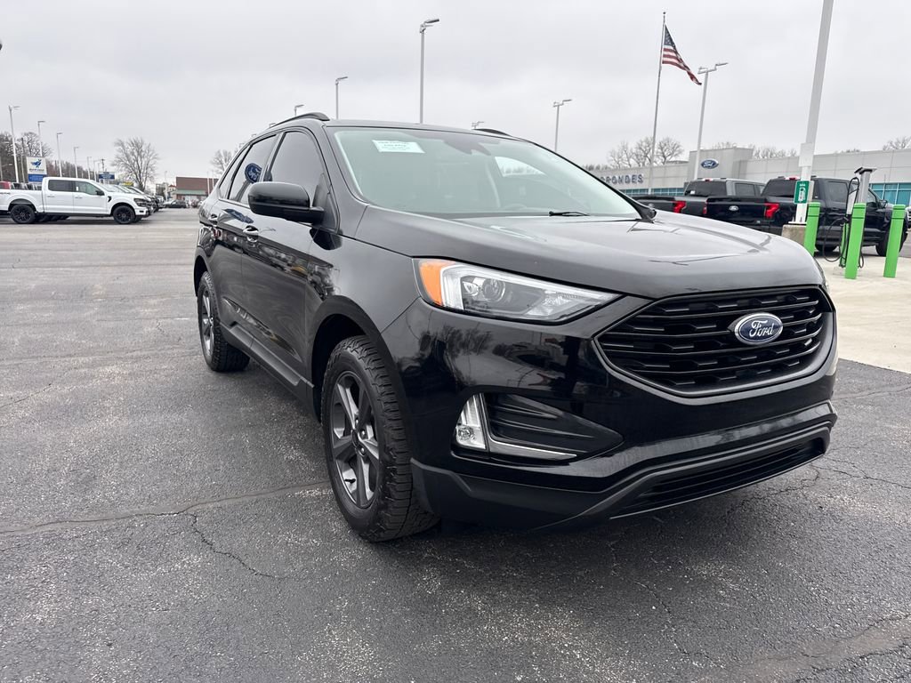 Used 2024 Ford Edge SEL w/ Sport Appearance Package image 4