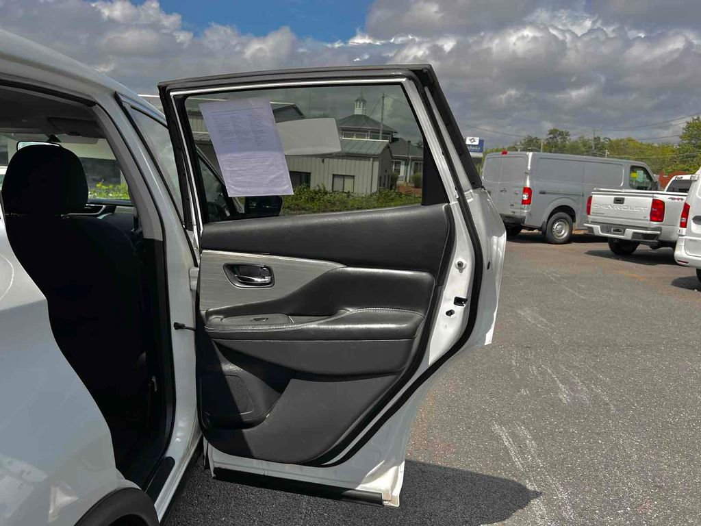 Used 2018 Nissan Murano S image 18