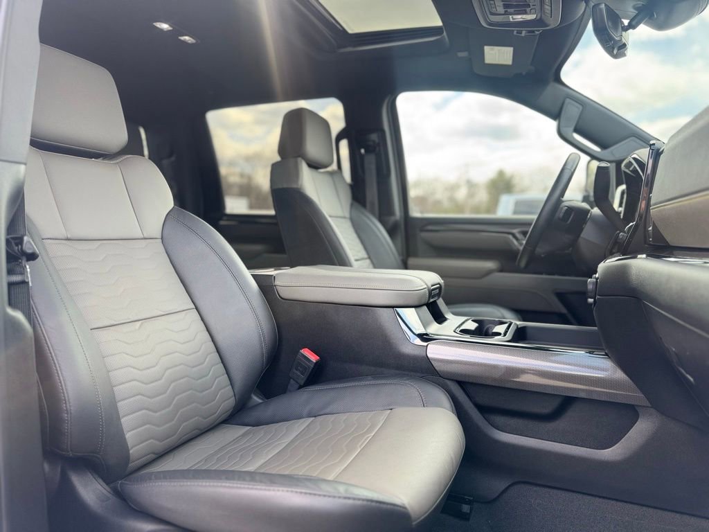 Used 2025 Chevrolet Silverado 2500 ZR2 w/ Technology Package image 11