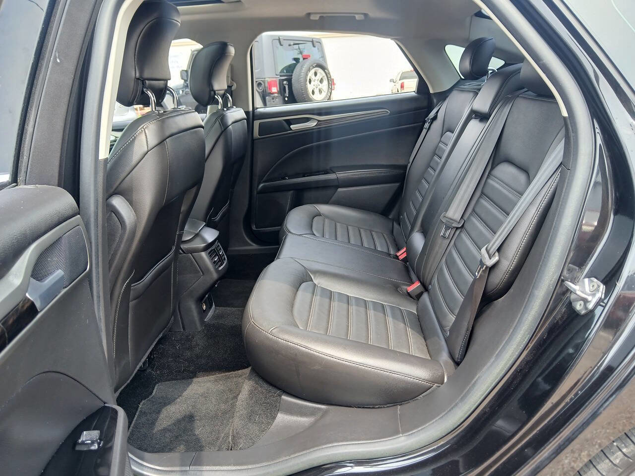Used 2013 Ford Fusion SE FWD image 12