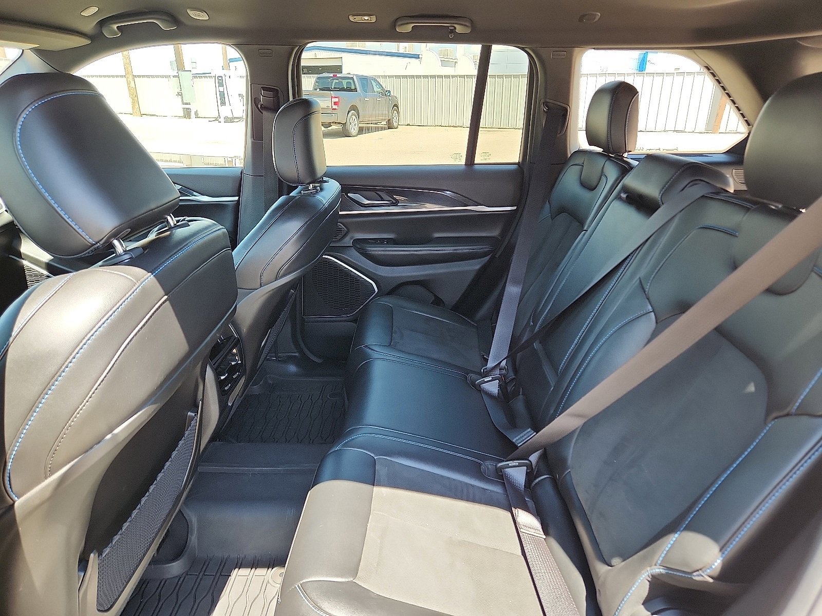 Used 2022 Jeep Grand Cherokee Trailhawk image 9