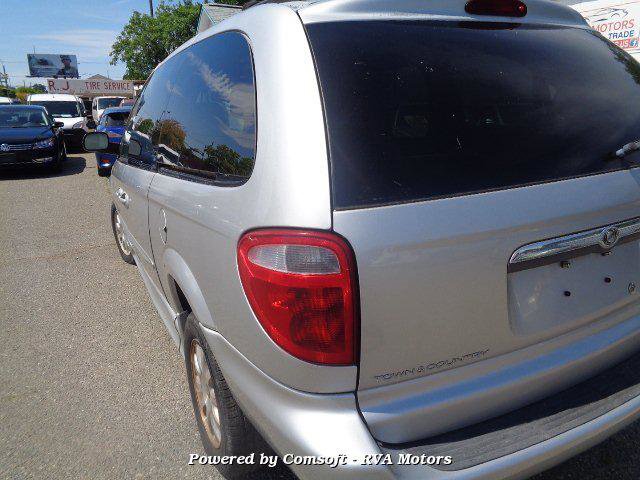 Used 2003 Chrysler Town & Country LX image 16