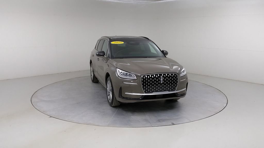 Used 2025 Lincoln Corsair Grand Touring w/ Towing Package image 10