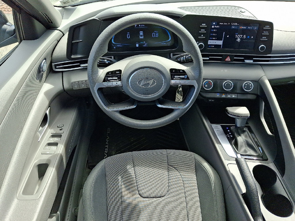 Used 2024 Hyundai Elantra SE FWD image 12