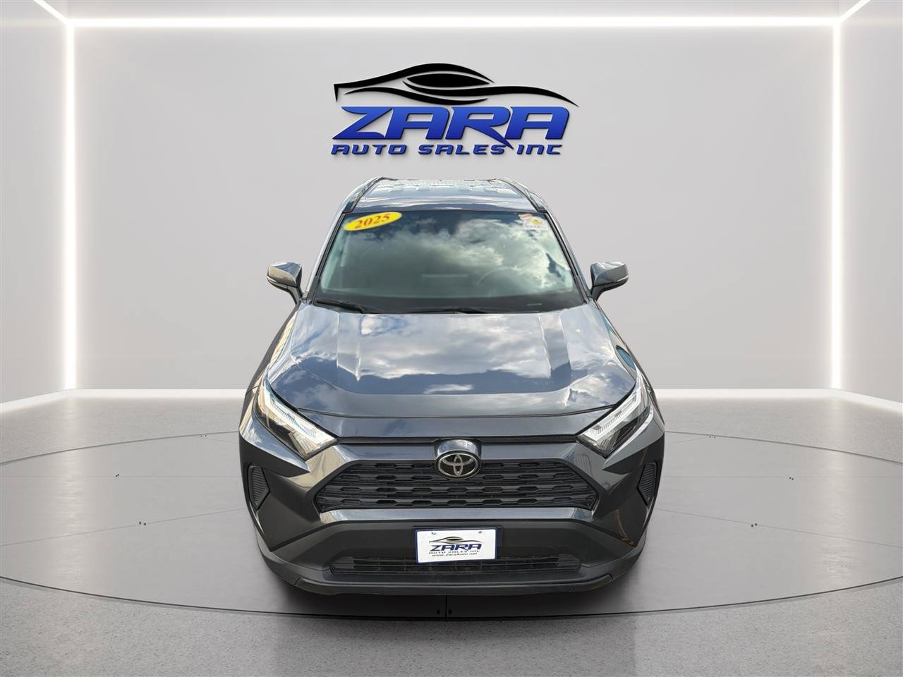 Used 2025 Toyota RAV4 XLE FWD image 10