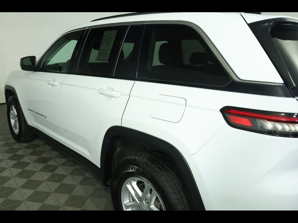 Used 2023 Jeep Grand Cherokee Laredo RWD image 11