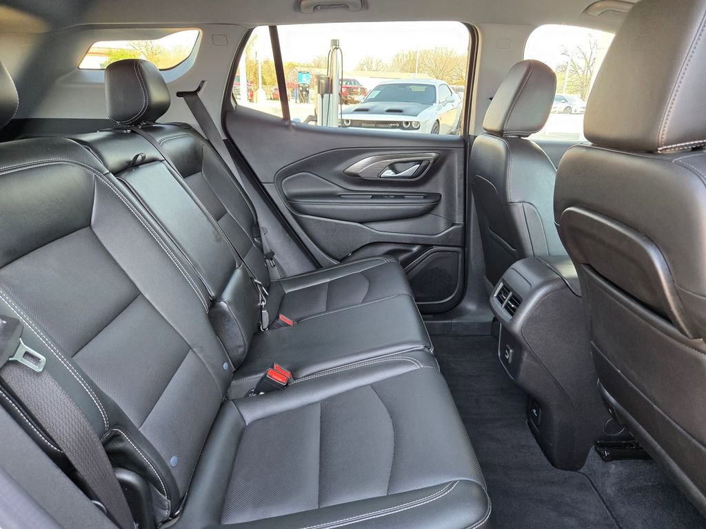 Used 2024 GMC Terrain SLT image 25