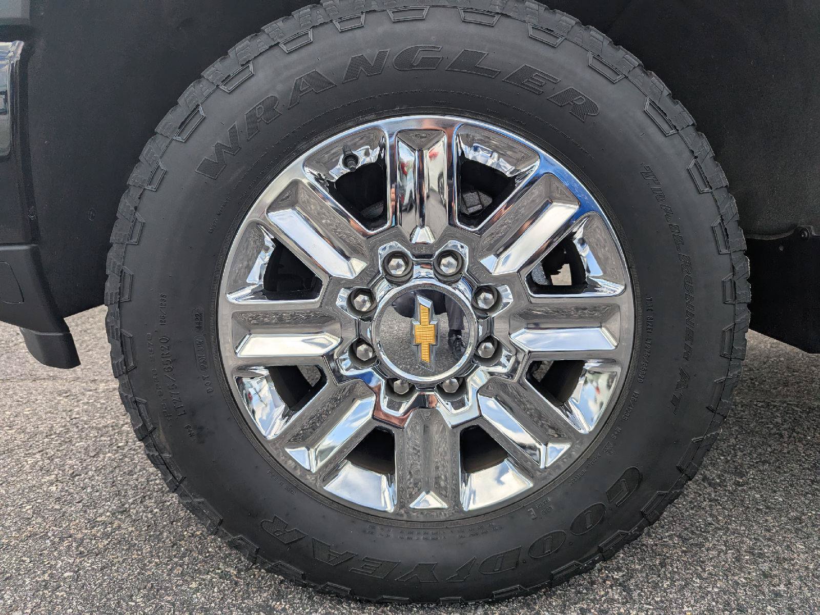 Used 2024 Chevrolet Silverado 2500 High Country w/ Technology Package AWD/4WD image 10