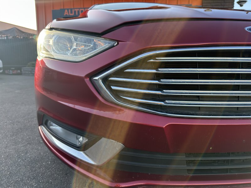 Used 2018 Ford Fusion SE w/ Equipment Group 201A FWD image 4