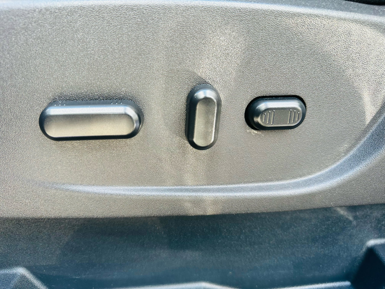 Used 2016 Ford Escape SE w/ SE Leather Comfort Package image 18