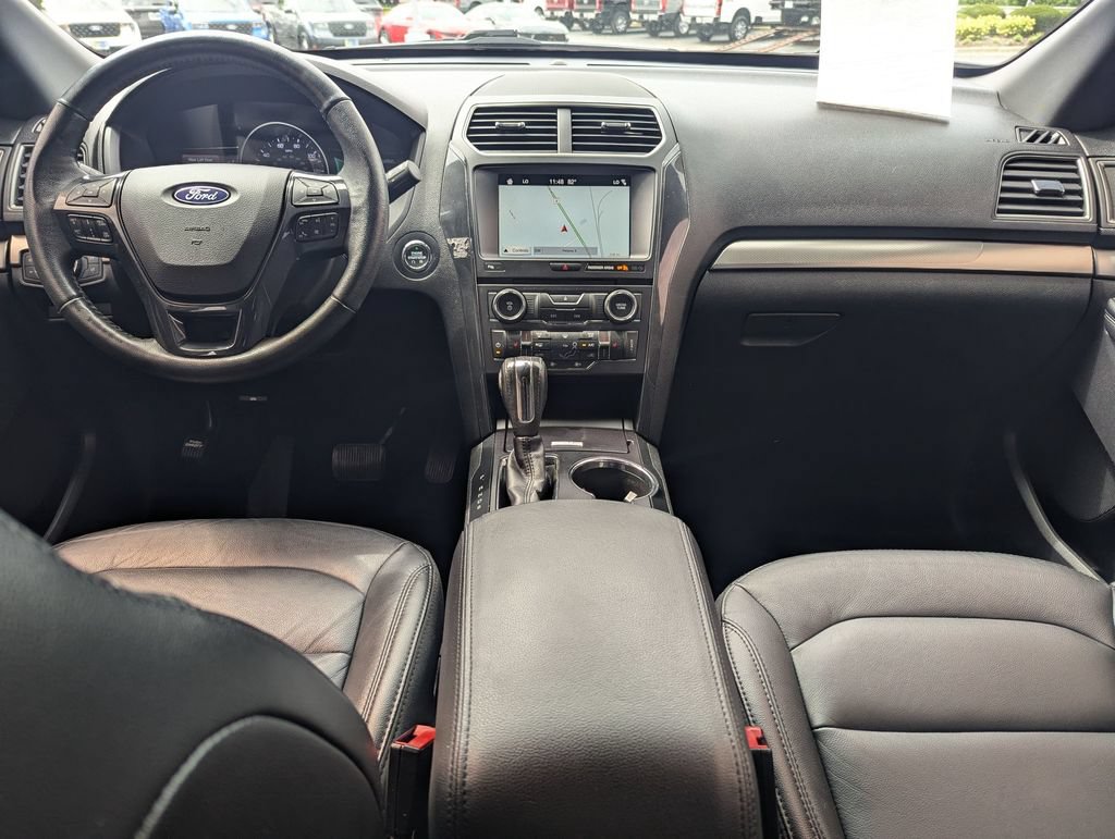 Used 2018 Ford Explorer XLT w/ Equipment Group 202A FWD image 24