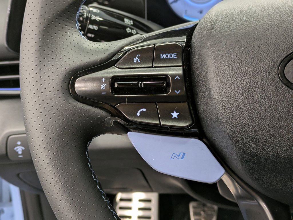 Used 2025 Hyundai Elantra N Base image 16