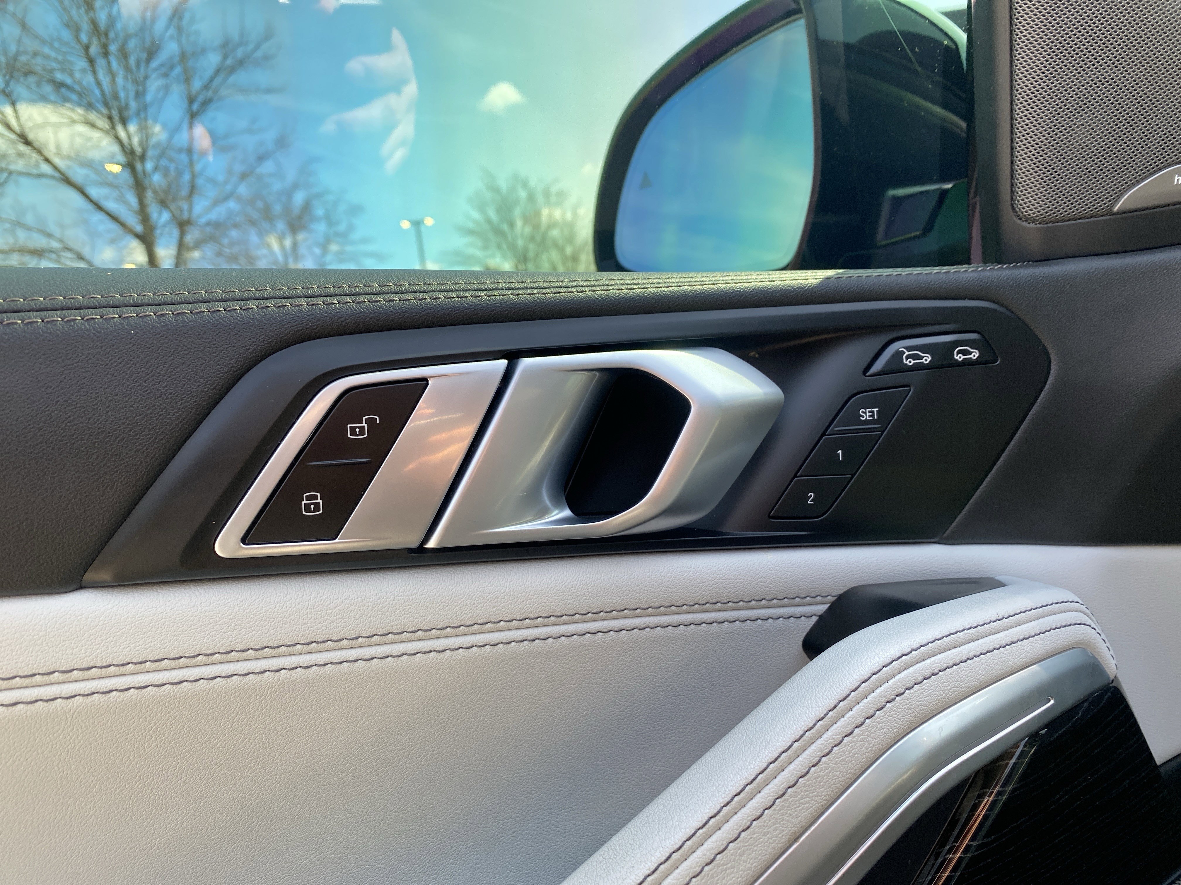 Used 2024 BMW X6 xDrive40i w/ M Sport Professional Package image 22