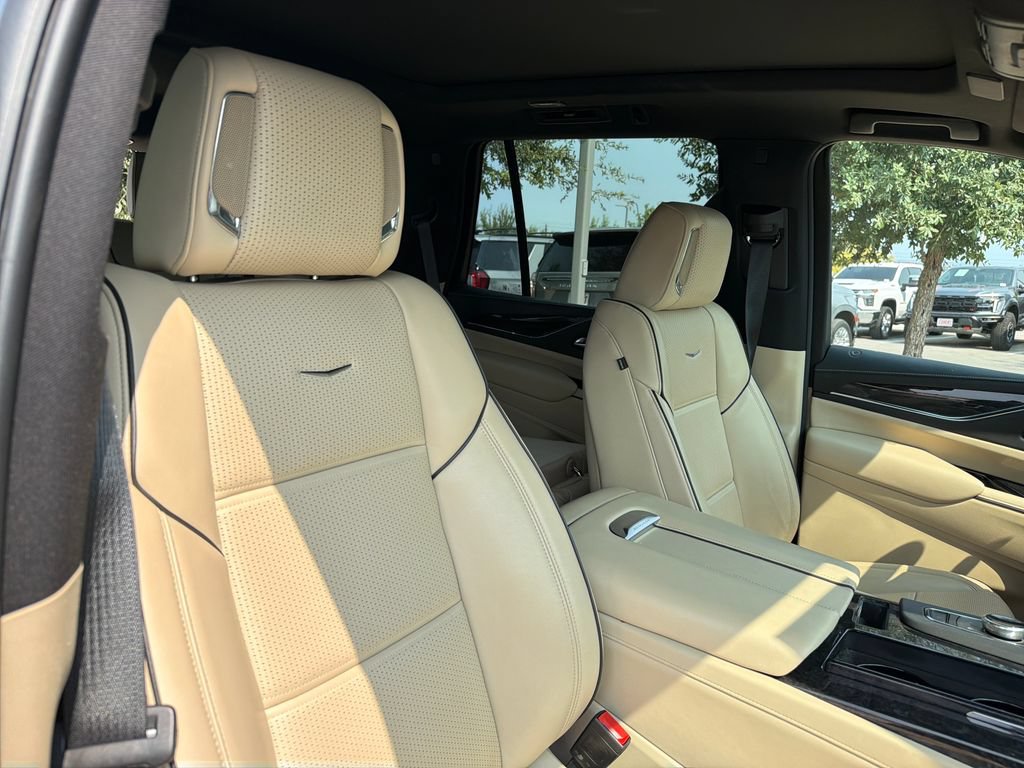 Certified 2023 Cadillac Escalade Premium Luxury AWD/4WD image 43