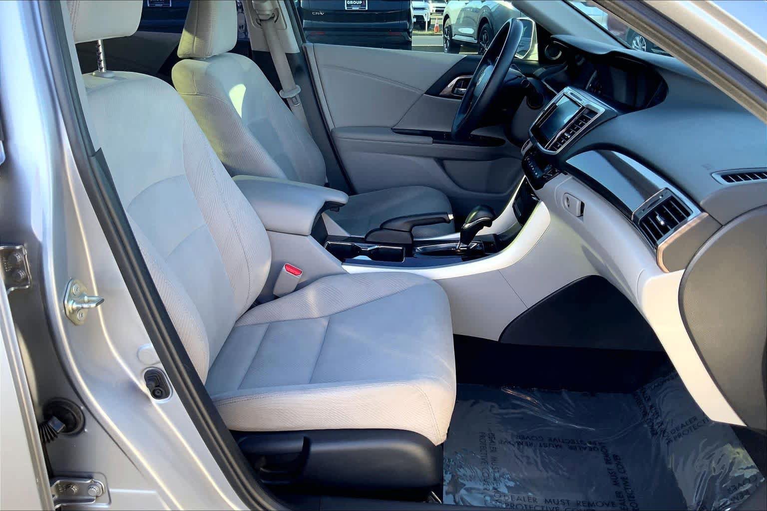 Used 2017 Honda Accord EX image 8