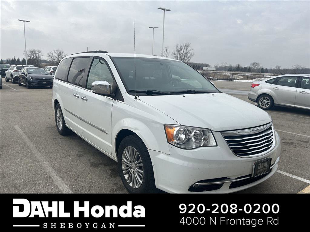 Used 2016 Chrysler Town & Country Touring-L w/ Driver Convenience Group image 1