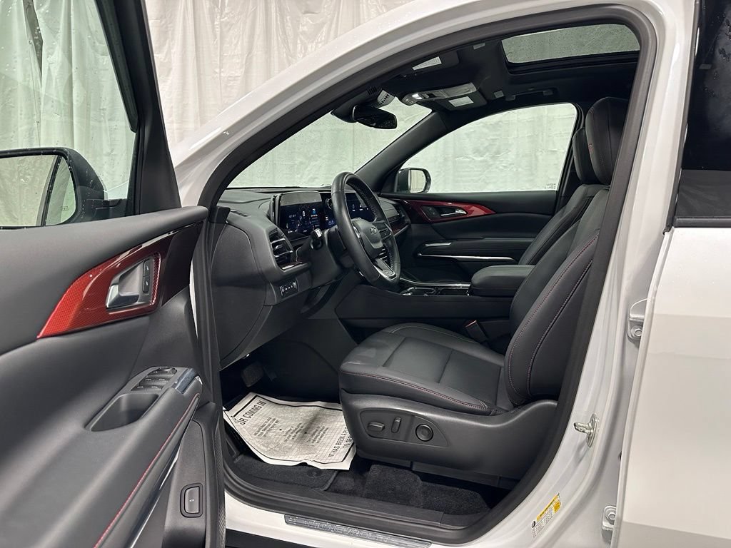 Used 2025 Chevrolet Traverse Z71 w/ Driver Confidence Package AWD/4WD image 10