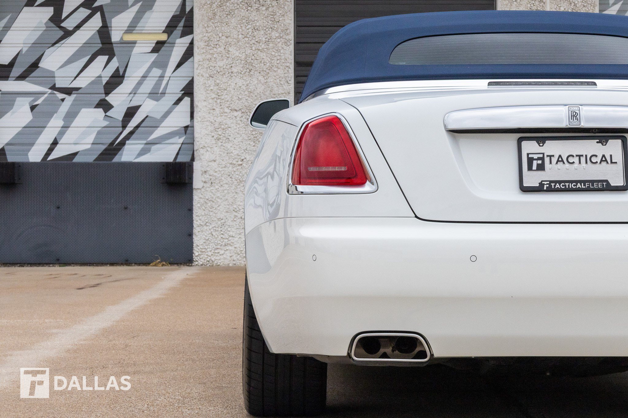 Used 2019 Rolls-Royce Dawn RWD image 14