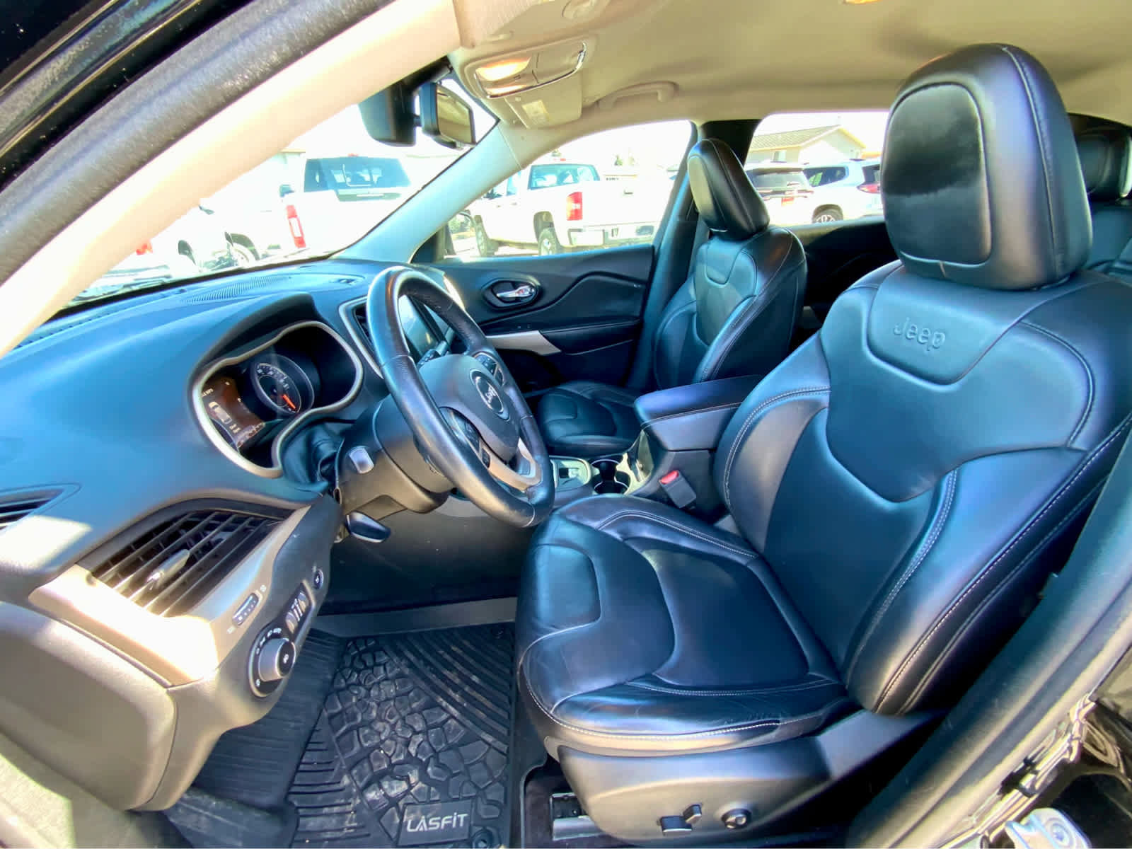 Used 2018 Jeep Cherokee Limited image 22