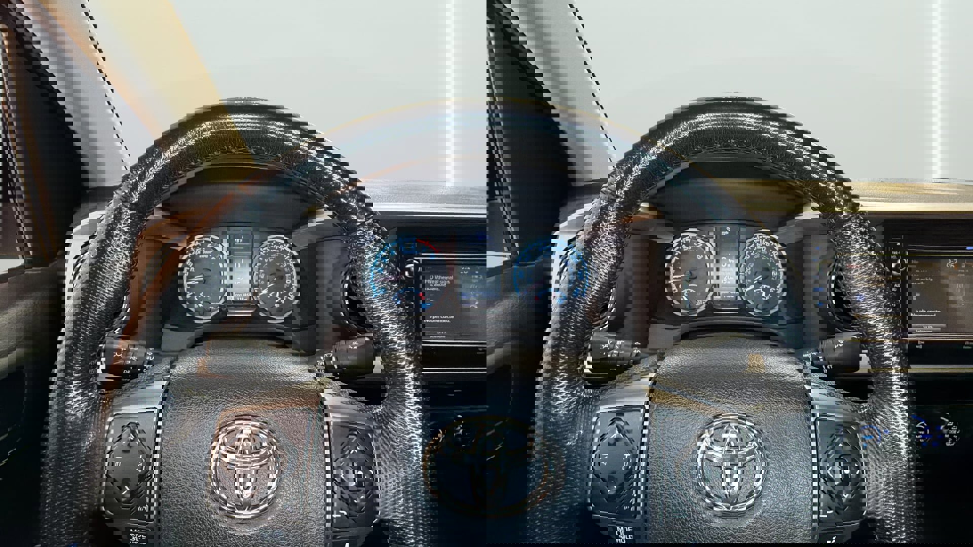 Used 2016 Toyota Tacoma SR5 w/ SR5 Appearance Package (SN) AWD/4WD image 30