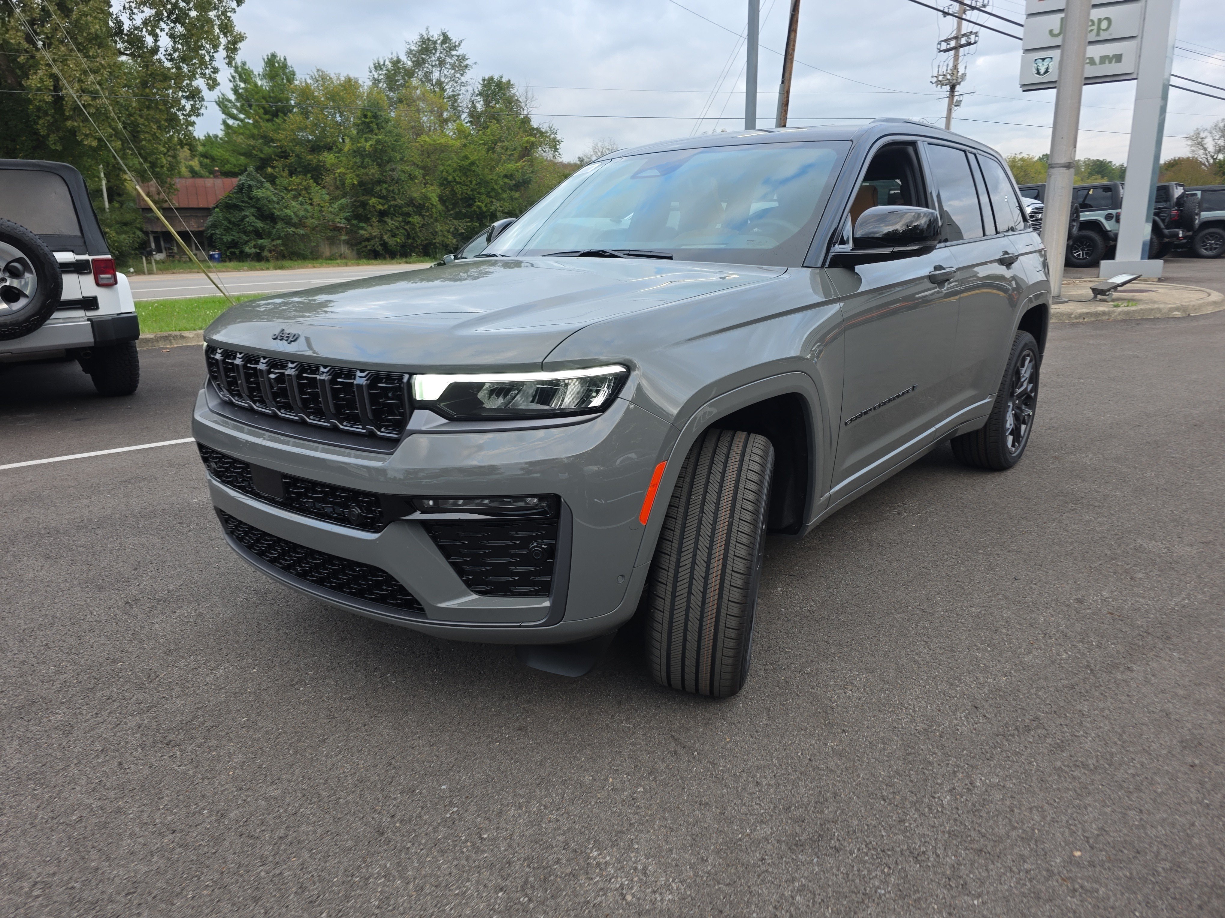 New 2027 Jeep Grand Cherokee Summit AWD/4WD image 25