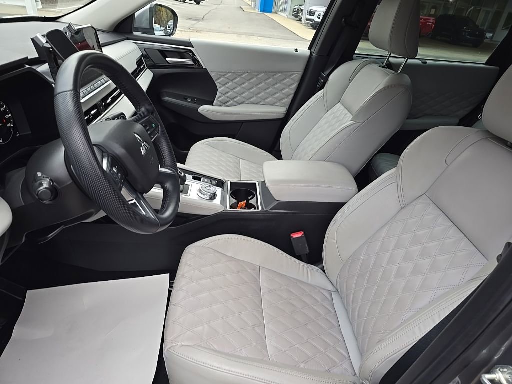 Used 2023 Mitsubishi Outlander SEL image 9