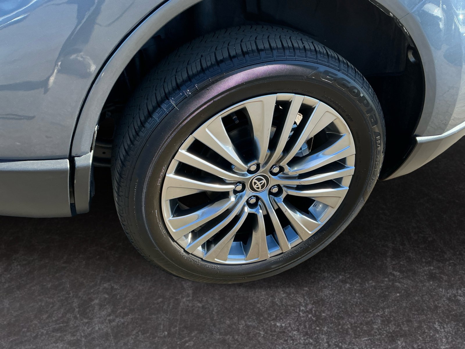 Used 2024 Toyota Venza XLE AWD/4WD image 10