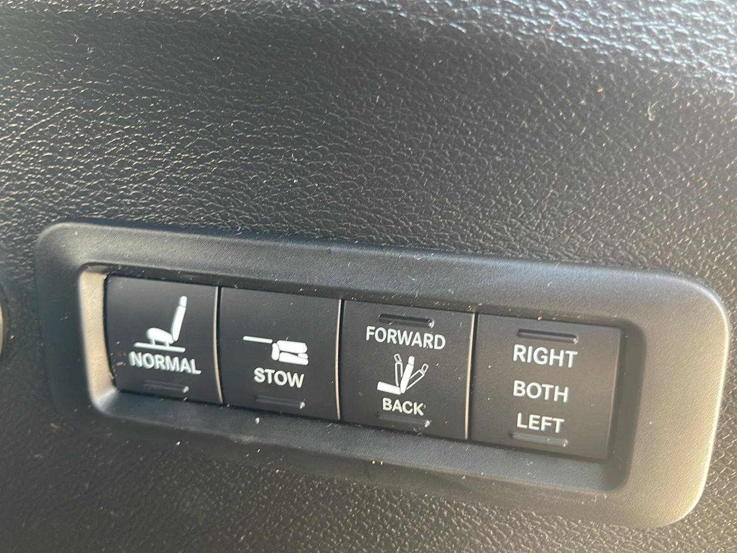 Used 2023 Chrysler Pacifica Limited w/ Uconnect Theater Family Group AWD/4WD image 16