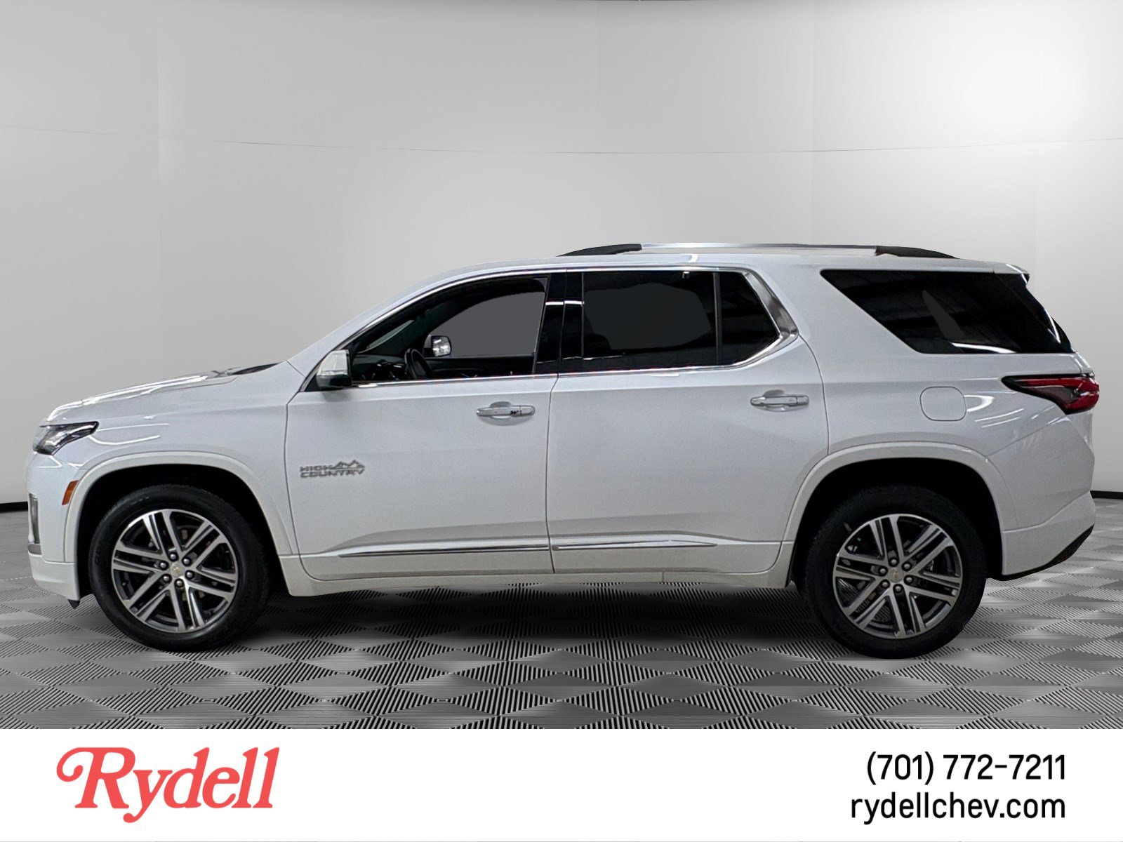 Used 2023 Chevrolet Traverse High Country AWD/4WD image 2