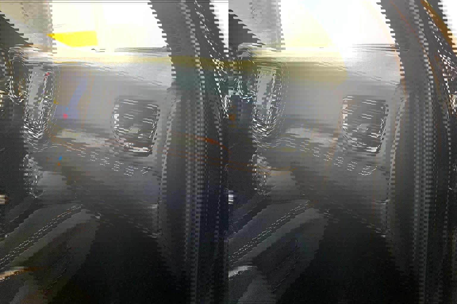 Used 2023 Dodge Durango R/T w/ Hemi Orange Plus Package RWD image 18