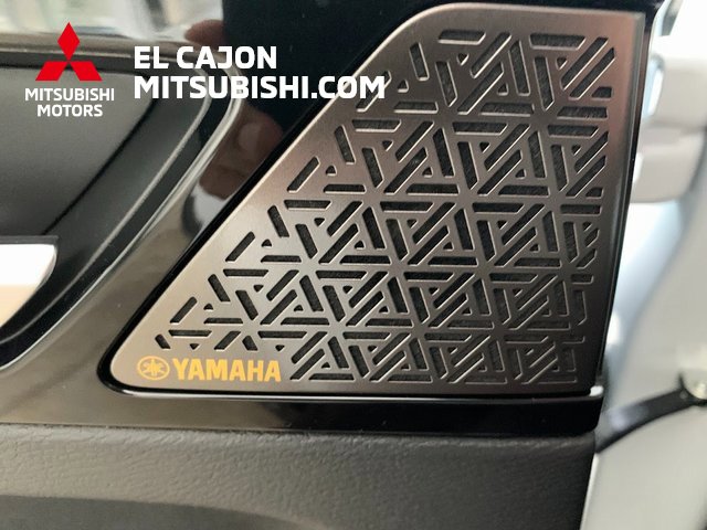 New 2025 Mitsubishi Outlander SE image 27