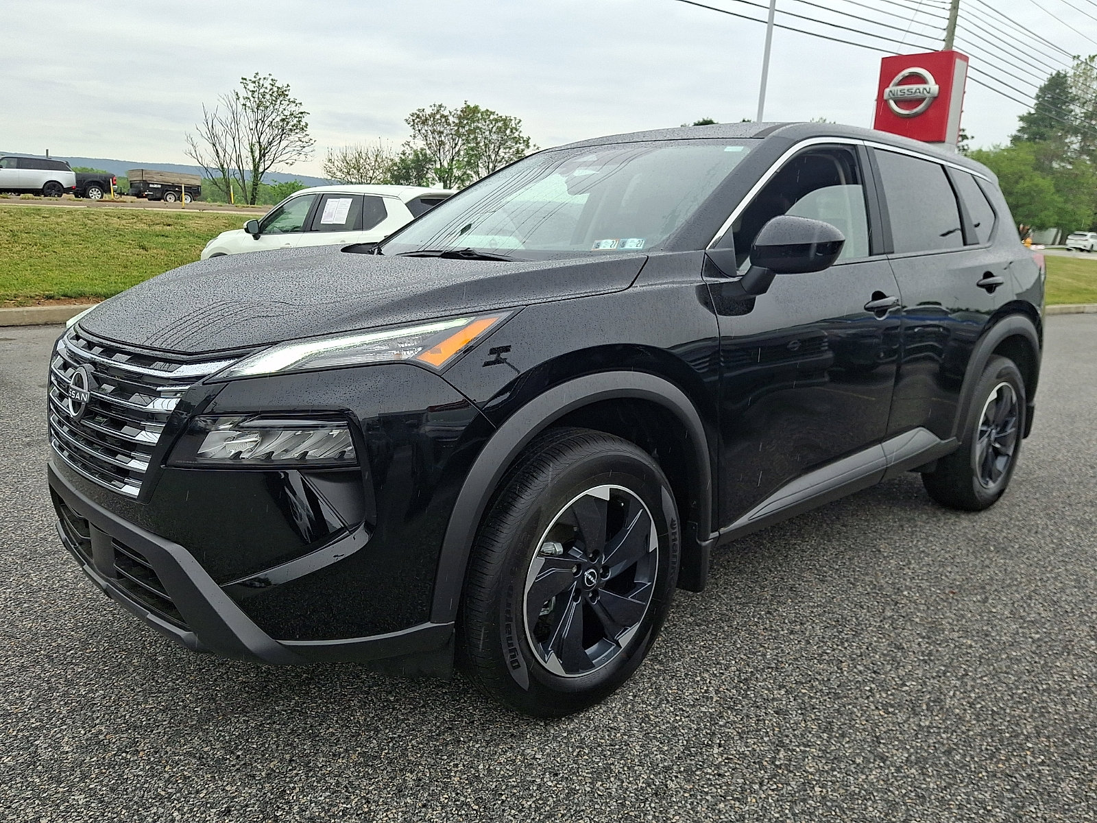 Used 2026 Nissan Rogue SV AWD/4WD image 4