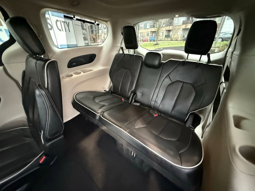 Used 2023 Chrysler Pacifica Limited image 10