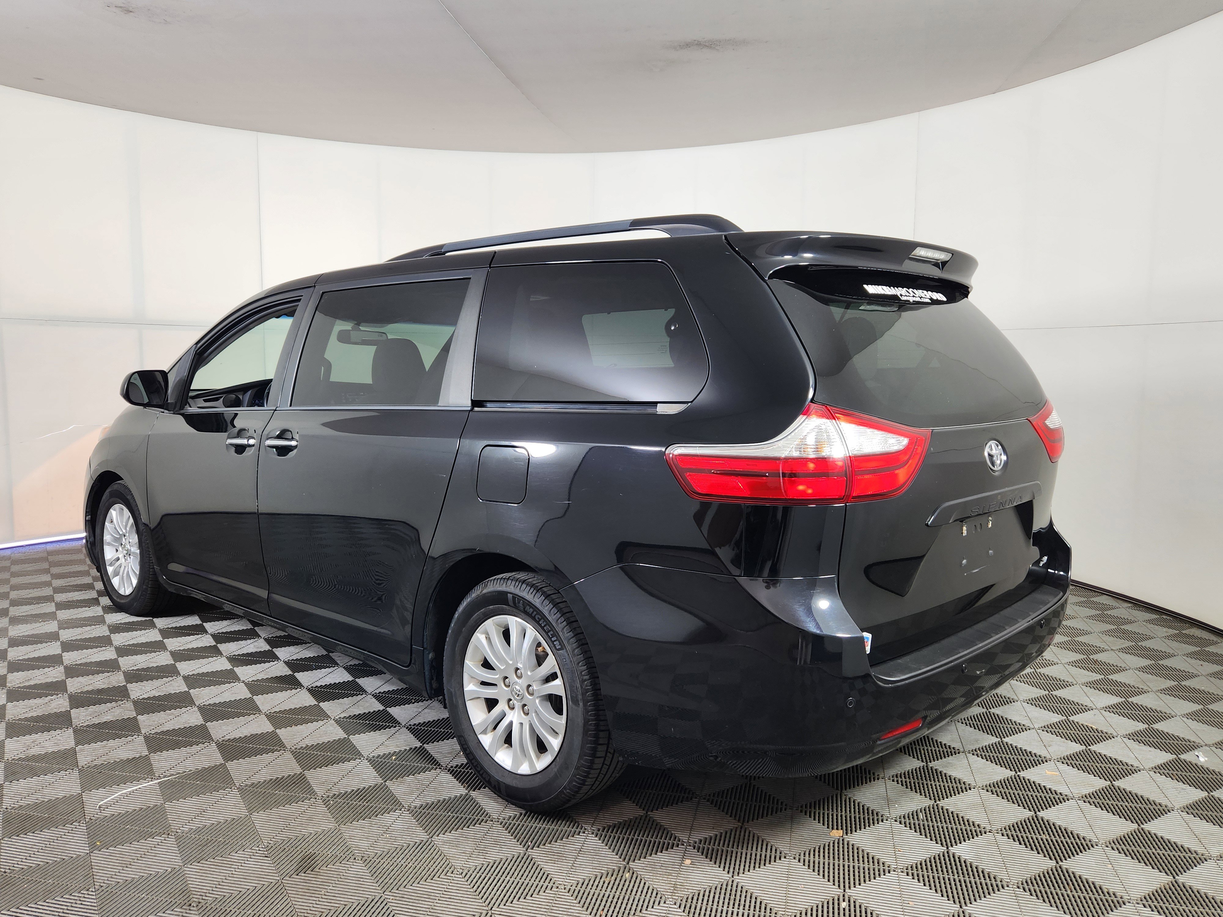 Used 2015 Toyota Sienna XLE Premium FWD image 5