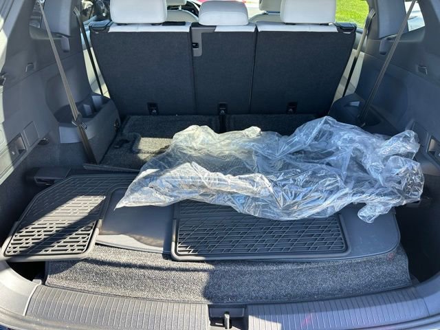 Used 2022 Volkswagen Tiguan SE R-Line image 32