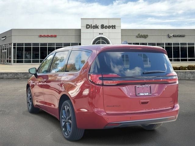 New 2026 Chrysler Pacifica Select AWD/4WD image 3