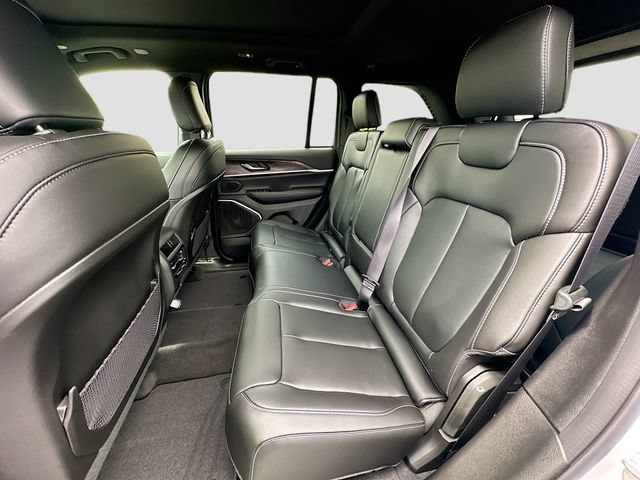 New 2026 Jeep Grand Cherokee Limited w/ Limited Altitude Package AWD/4WD image 18