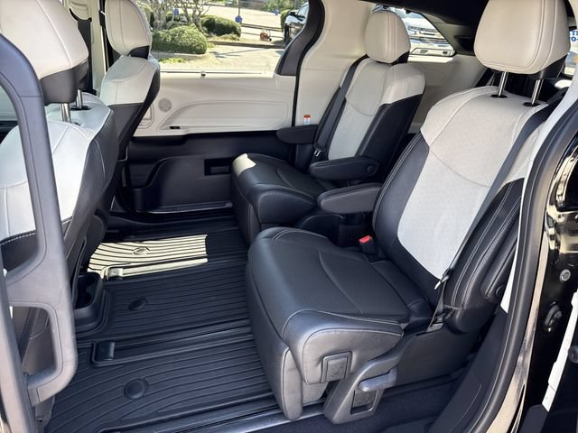 Used 2025 Toyota Sienna Limited AWD/4WD image 10