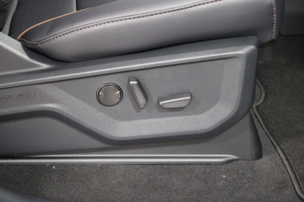 New 2026 Ford F250 Lariat w/ Black Appearance Package image 29