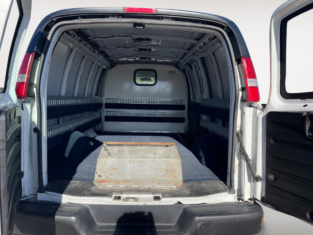 Used 2018 Chevrolet Express 2500 RWD image 13