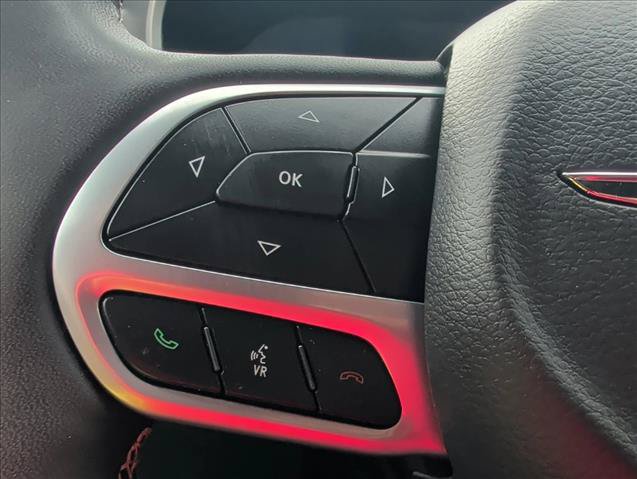 Used 2025 Chrysler Pacifica Select FWD image 12