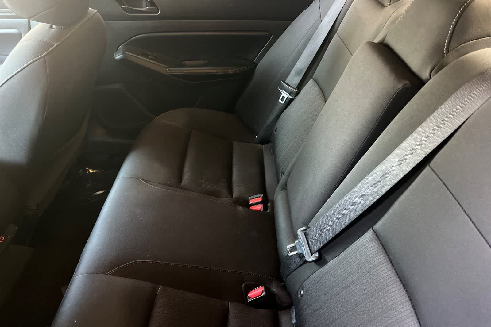 Used 2024 Nissan Altima 2.5 SV FWD image 5