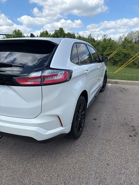 Used 2022 Ford Edge ST-Line w/ Class II Trailer Tow Package AWD/4WD image 6