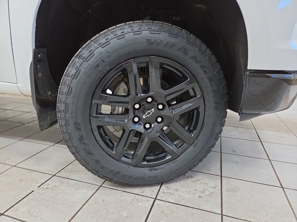 Used 2025 Chevrolet Silverado 1500 LT Trail Boss w/ Convenience Package II AWD/4WD image 8
