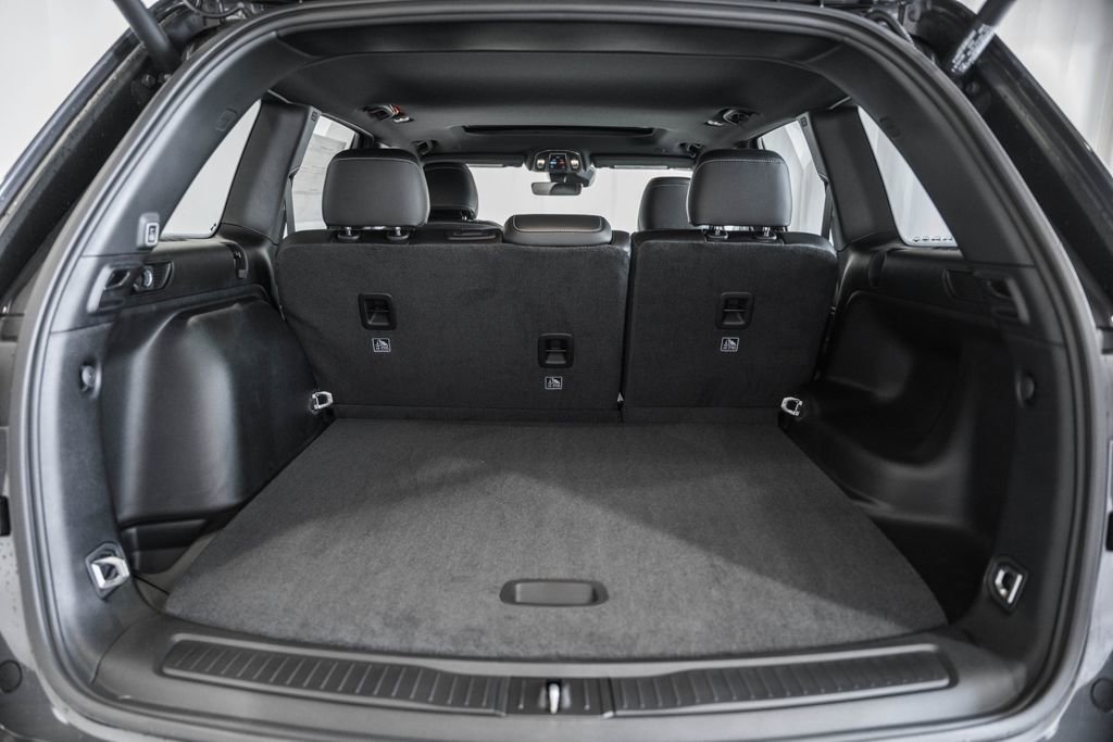 New 2025 Jeep Grand Cherokee Altitude image 9