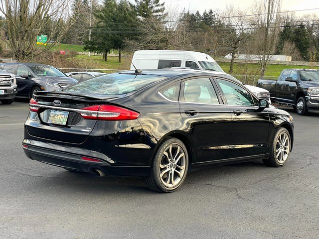 Used 2017 Ford Fusion SE w/ Equipment Group 201A image 3