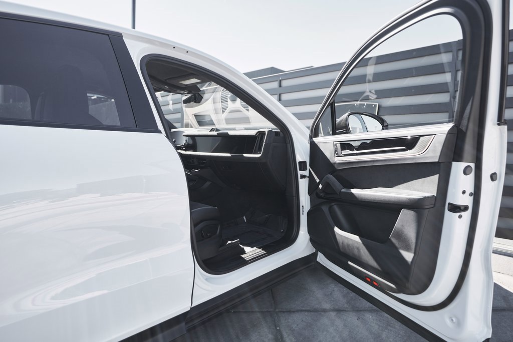 Used 2024 Porsche Cayenne Turbo GT image 25