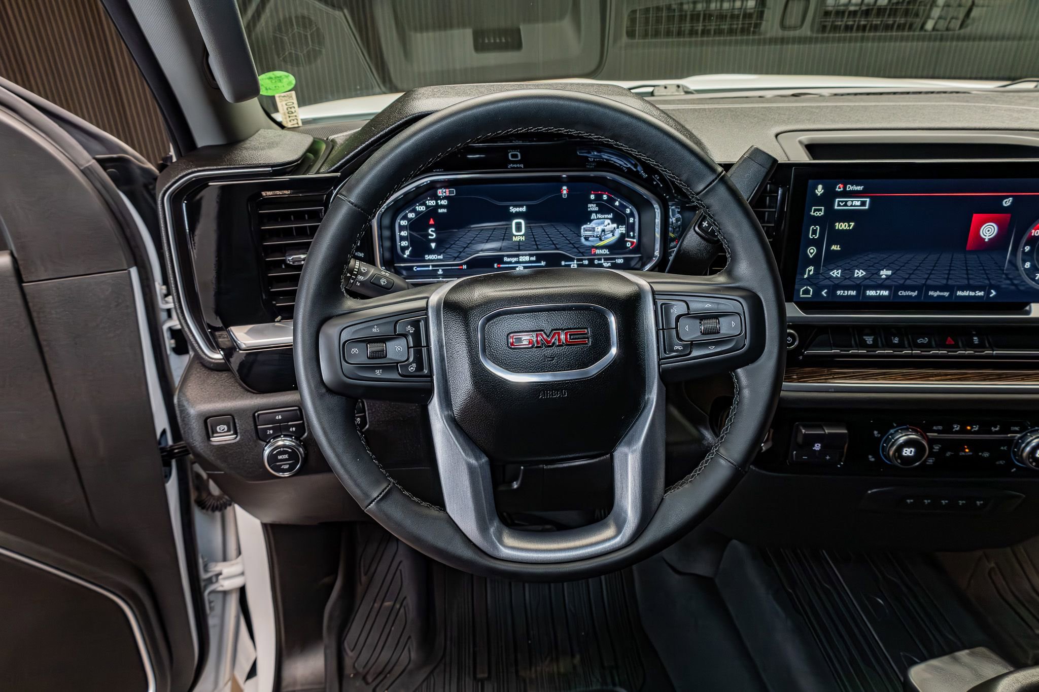 Used 2024 GMC Sierra 2500 SLE w/ SLE Convenience Package image 15