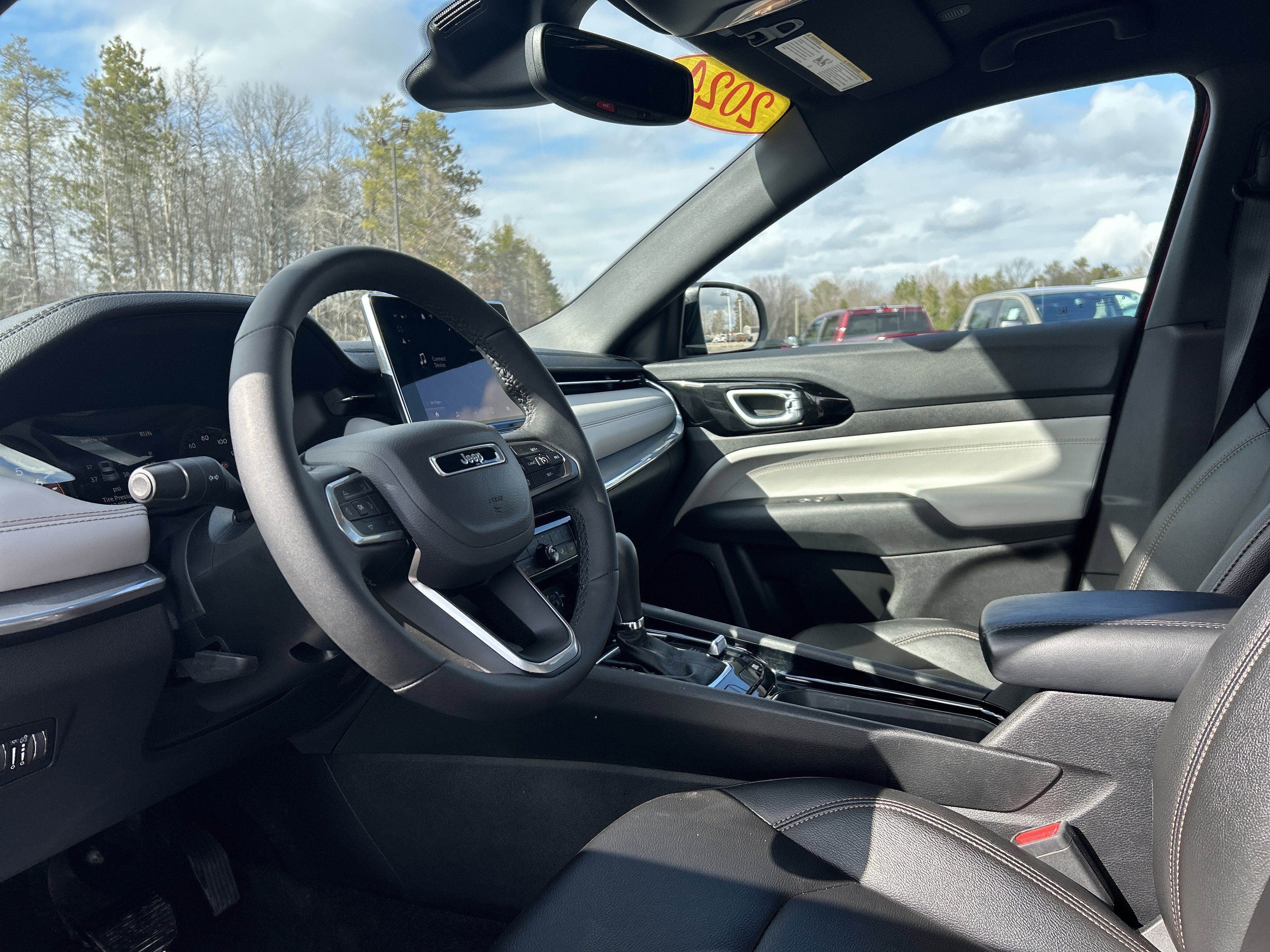 Used 2024 Jeep Compass Limited image 11