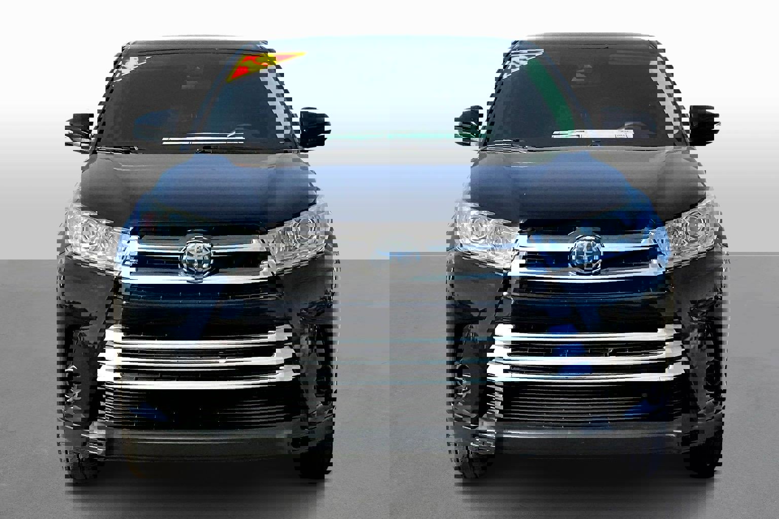 Used 2019 Toyota Highlander LE image 3